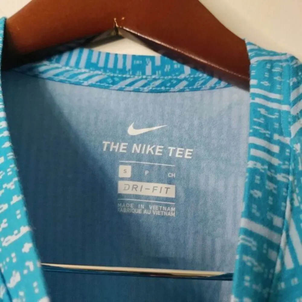 The Nike T-Shirt Swoosh Dri-Fit Blue Unisex SM Short Sleeve Athletic Golf Beach‎